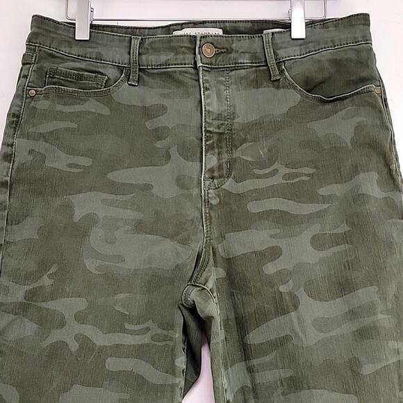 Social Standard by sanctuary Women High-Rise Skinny Camo Zip Closure Size 12/31 - Picture 3 of 10